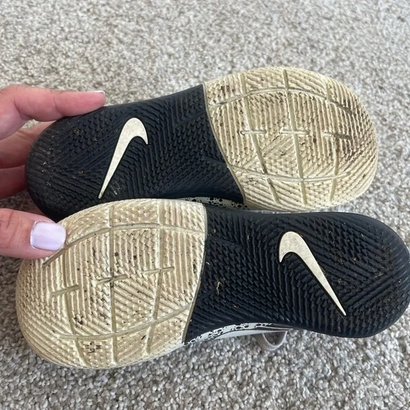 Youth Nike Cristiano Ronaldo Indoor soccer shoes - Picture 10 of 10